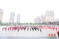第五届中俄广场舞健身操大赛哈尔滨启幕 500余名选手“舞动”友谊